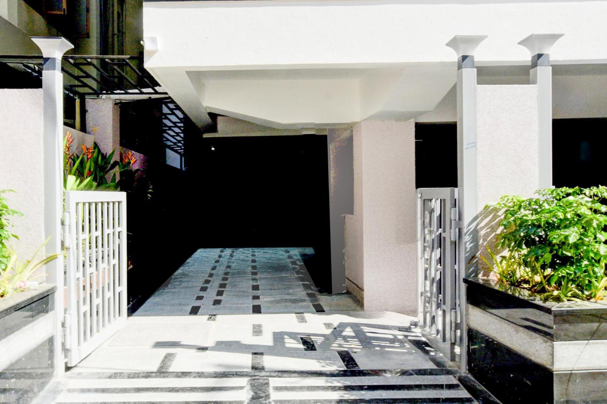 Townhouse Aarav Business Hotel Hyderabad Exterior foto