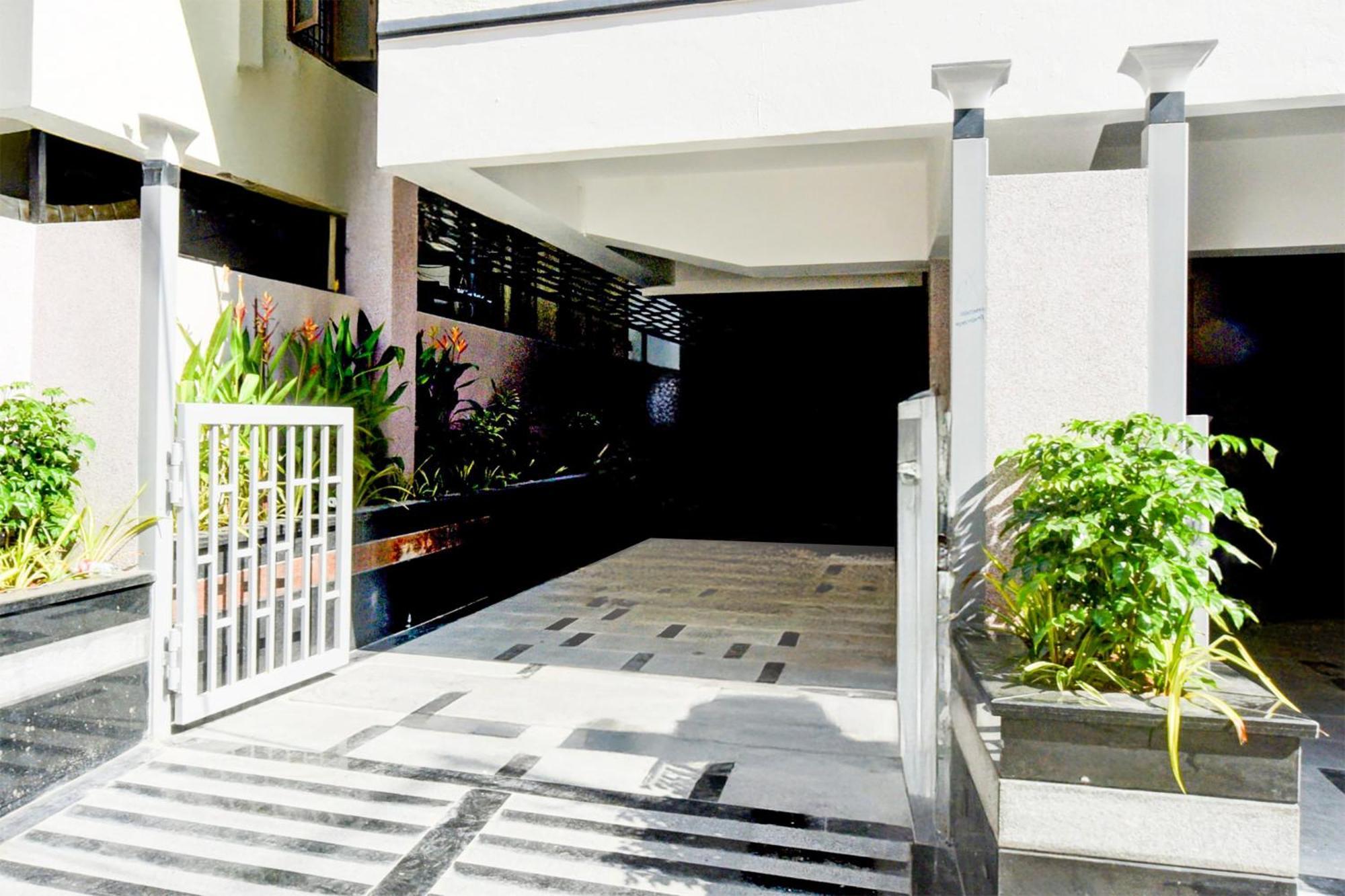 Townhouse Aarav Business Hotel Hyderabad Exterior foto