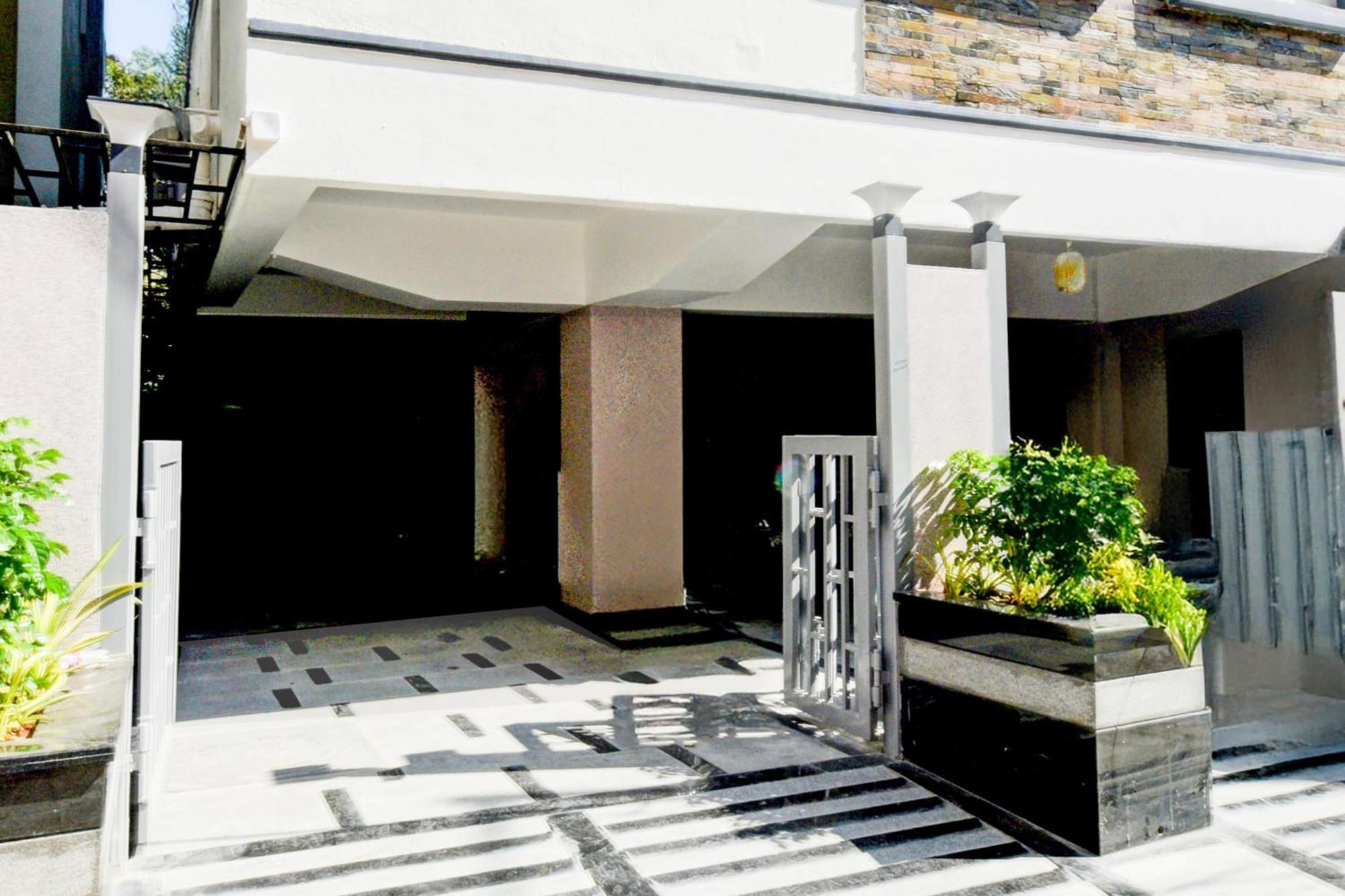 Townhouse Aarav Business Hotel Hyderabad Exterior foto