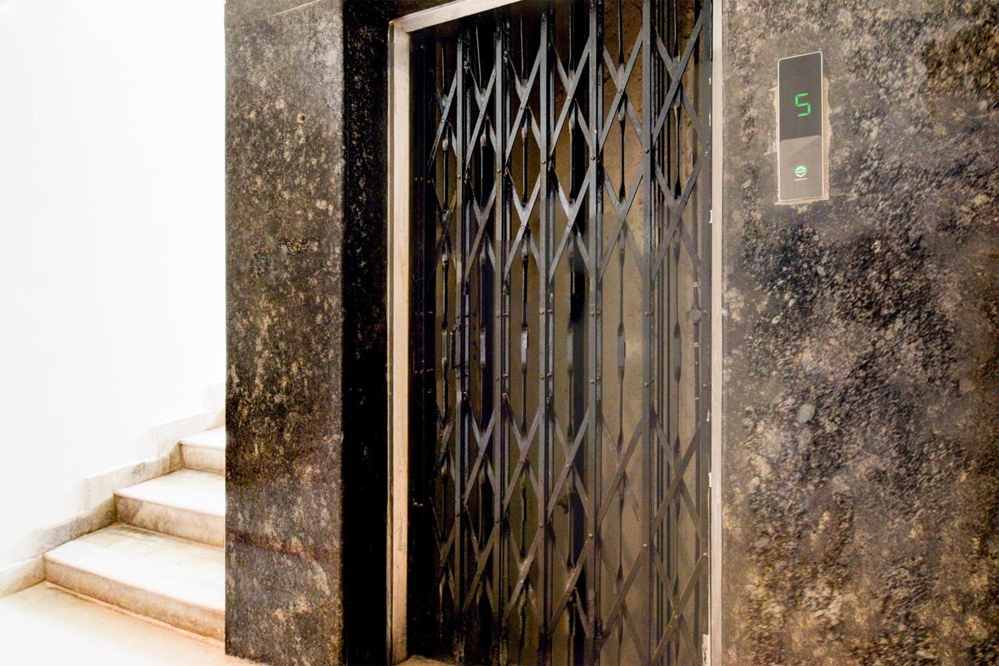 Townhouse Aarav Business Hotel Hyderabad Exterior foto