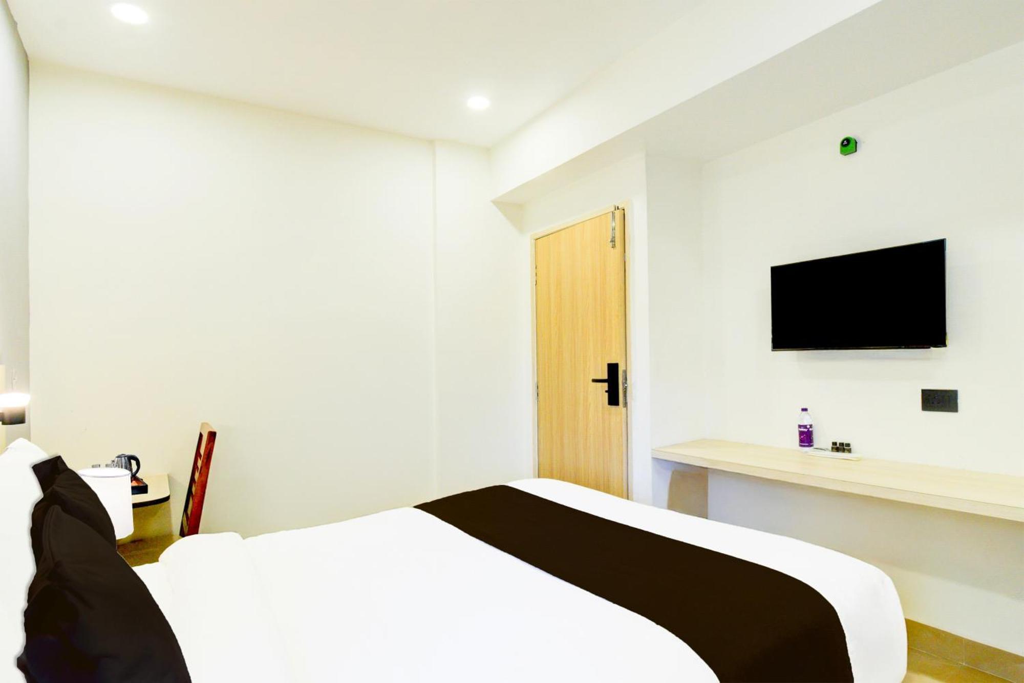 Townhouse Aarav Business Hotel Hyderabad Exterior foto