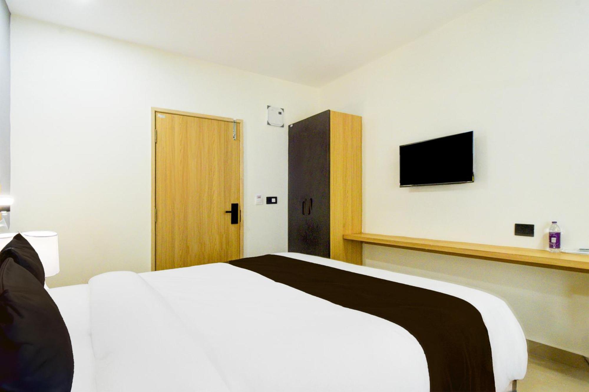 Townhouse Aarav Business Hotel Hyderabad Exterior foto