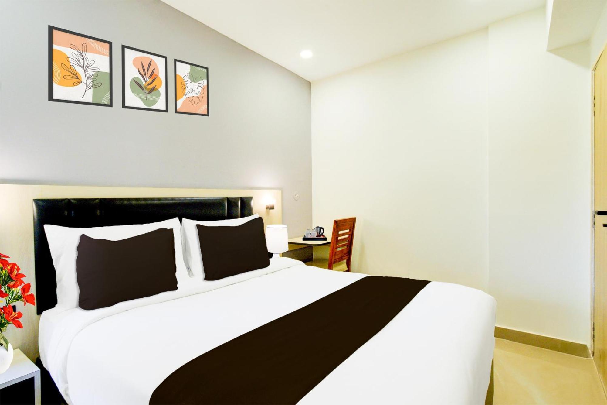 Townhouse Aarav Business Hotel Hyderabad Exterior foto