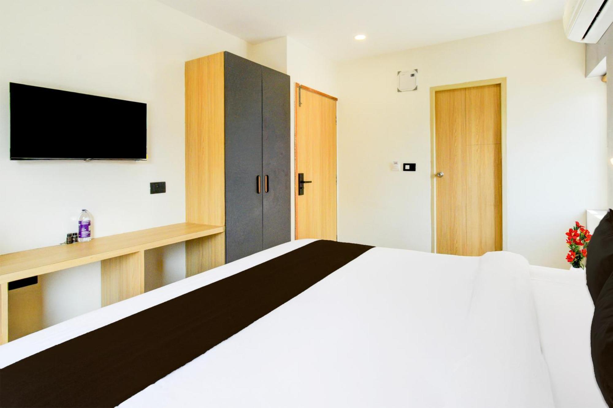 Townhouse Aarav Business Hotel Hyderabad Exterior foto